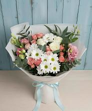 Букет нежный в Александровке Оренбургской области Букет цветов из: Розы, Лизиантусы и Хризантемы в Александровке Оренбургской области