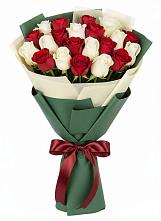 Букет Микс из красных и белых роз в Александровке Оренбургской области