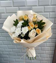 Букет цветочный вальс в Александровке Оренбургской области Букет цветов из: Розы и Хризантемы в Александровке Оренбургской области