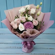 Букет Легкое дыхание в Александровке Оренбургской области Букет цветов из: Розы и Лизиантусы в Александровке Оренбургской области