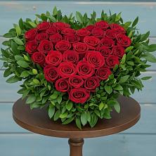 Композиция Сердце в любви в Александровке Оренбургской области Цветочная композиция из Розы в виде сердца в Александровке Оренбургской области