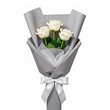 Букет 3 белые розы в Александровке Оренбургской области Букет 3 белые розы в Александровке Оренбургской области