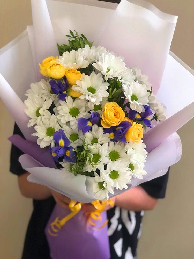 Букет цветов из: Ирисы, Хризантемы и Розы в Александровке Оренбургской области