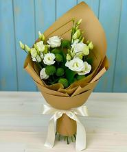 Букет цветов из:  Хризантемы и Лизиантусы в Александровке Оренбургской области