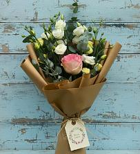 Букет нежный привет в Александровке Оренбургской области Букет цветов из: Розы и Лизиантусы в Александровке Оренбургской области