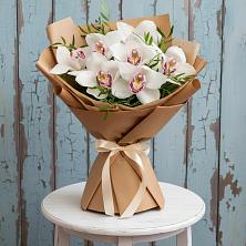 Букет Белые орхидеи в Александровке Оренбургской области Букет цветов из: Орхидеи и Розы в Александровке Оренбургской области