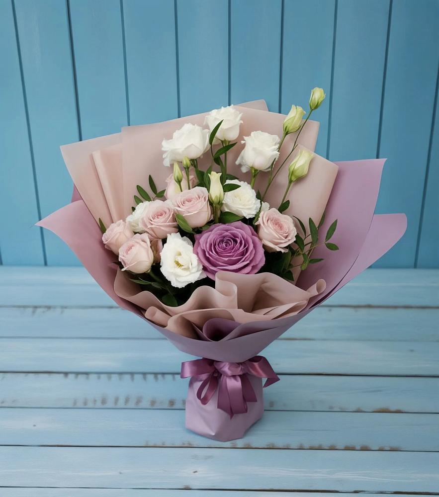 Букет цветов из: Розы и Лизиантусы в Александровке Оренбургской области